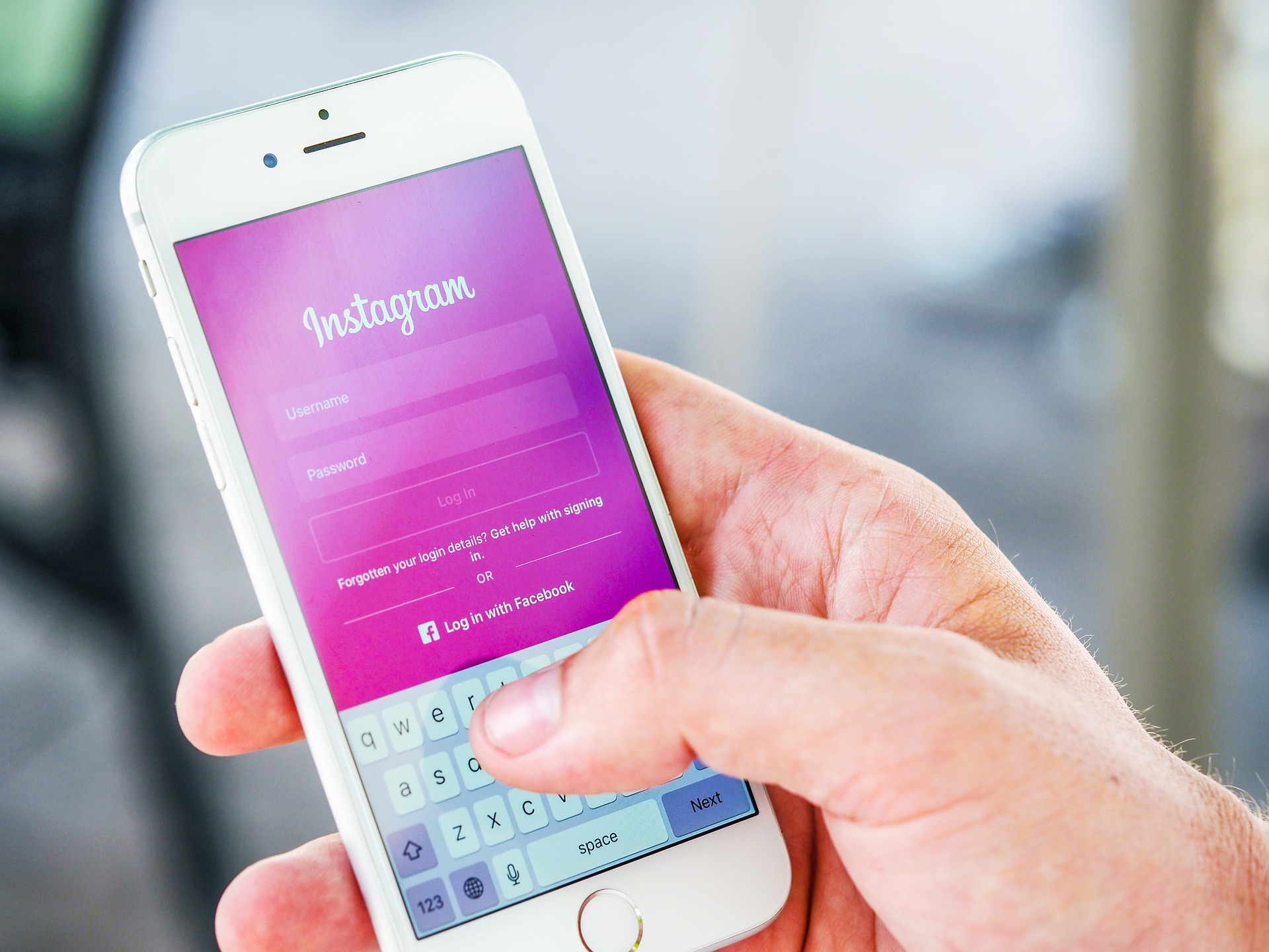 How to Add Line Breaks and Separate Hashtags from Captions on Instagram